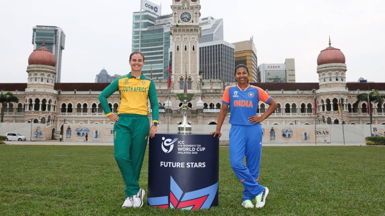 Kayla Reyneke and Niki Prasad pose with the Under-19 World Cup trophy, India vs South Africa, Women's Under-19 World Cup final, Kuala Lumpur, February 1, 2025