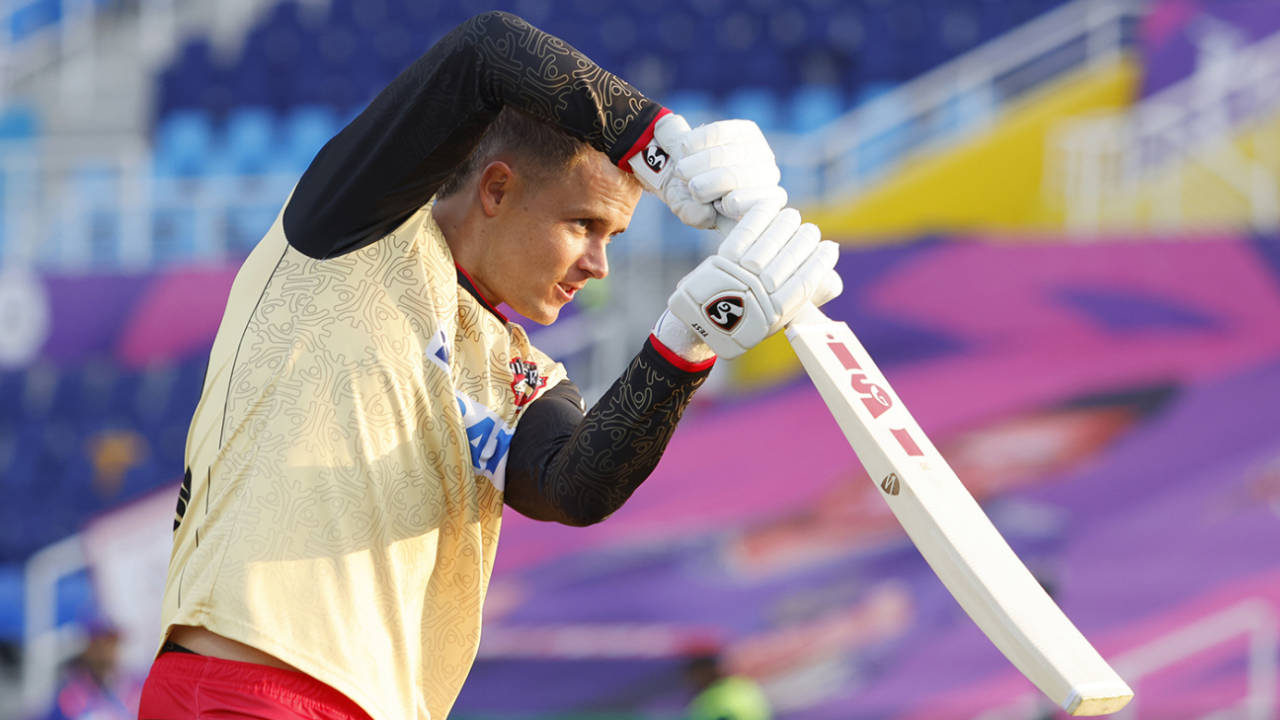 Sam Curran warms up before the game, Desert Vipers vs MI Emirates, ILT20 2024/25, Abu Dhabi, January 27, 2025