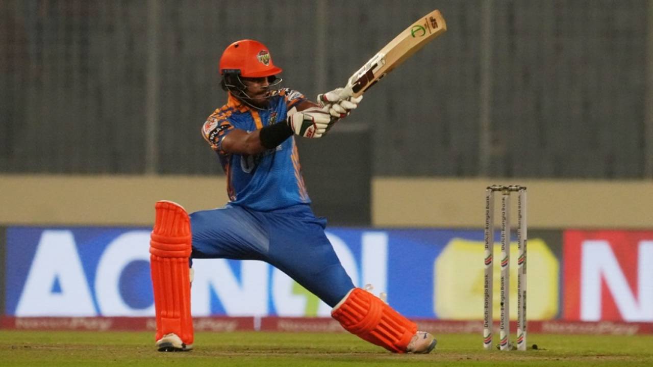 Mohammad Naim makes use of the reverse hit, Khulna Tigers vs Chittagong Kings, Qualifier 2, BPL, Mirpur, February 5, 2025