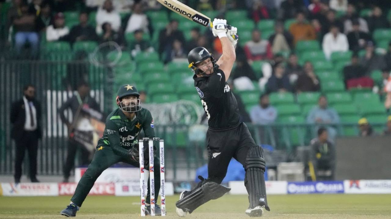 Glenn Phillips upped the ante in the death overs, Pakistan vs New Zealand, Lahore, Pakistan tri-series, February 8, 2025