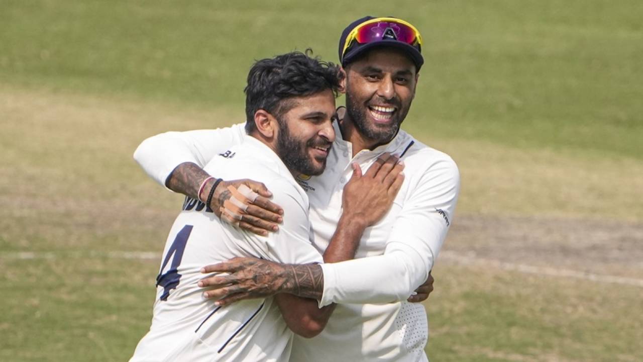 Shardul Thakur and Suryakumar Yadav celebrate the fall of a wicket, Haryana vs Mumbai, Ranji Trophy 2024-25, fourth day, Kolkata, February 11, 2025