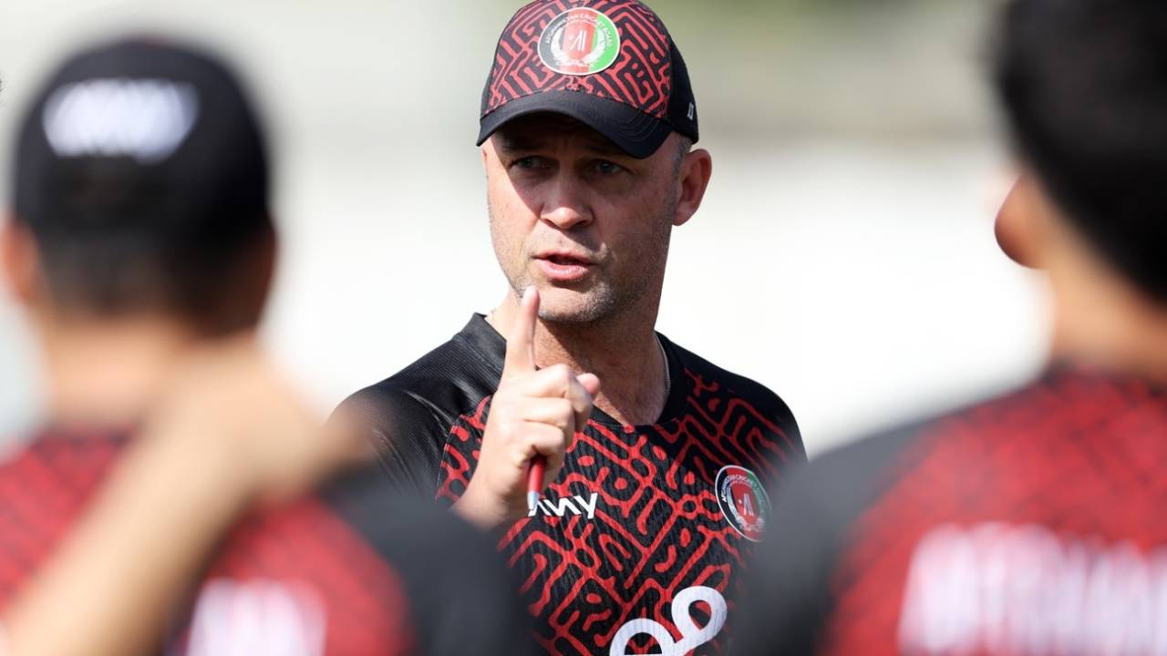 Jonathan Trott shares a few words ahead of the training session, ICC Men's Champions Trophy, Lahore, February 13, 2025