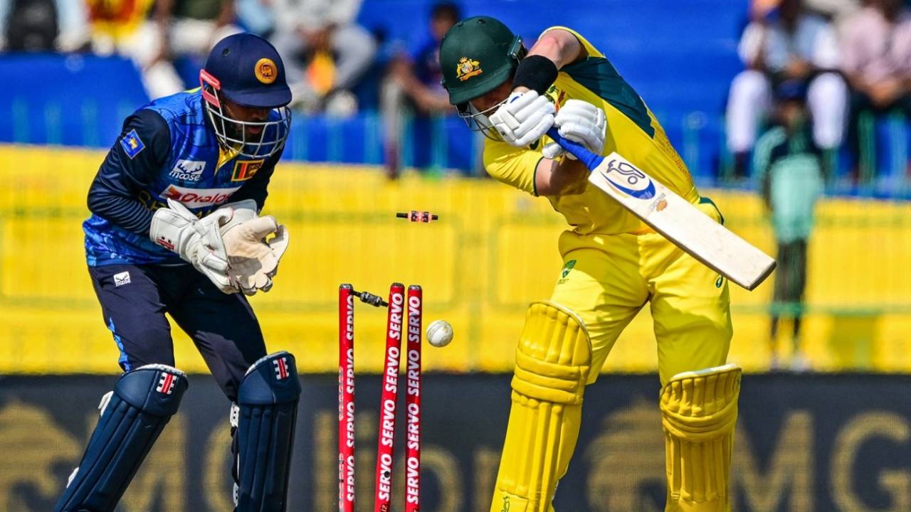 Josh Inglis was completely done by a Dunith Wellalage arm ball, Sri Lanka vs Australia, 2nd ODI, Colombo, February 14, 2025