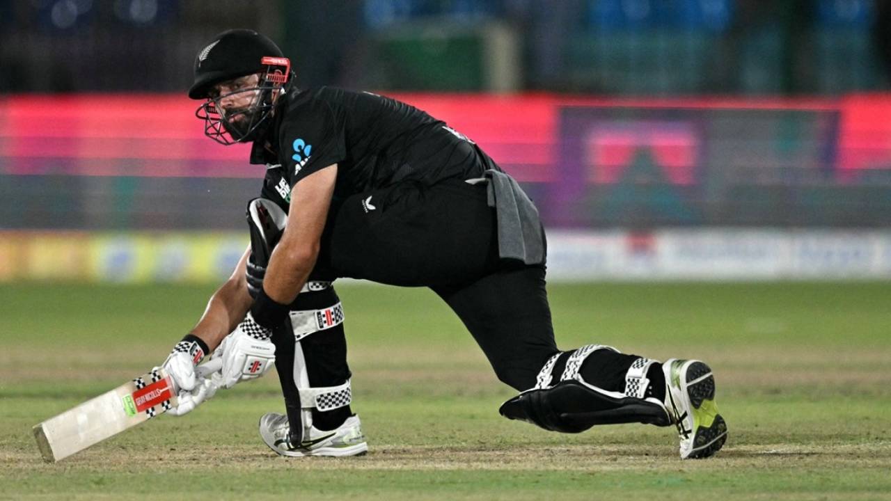 Daryl Mitchell sweeps it fine, Pakistan vs New Zealand, ODI tri-series final, Karachi, February 14, 2025