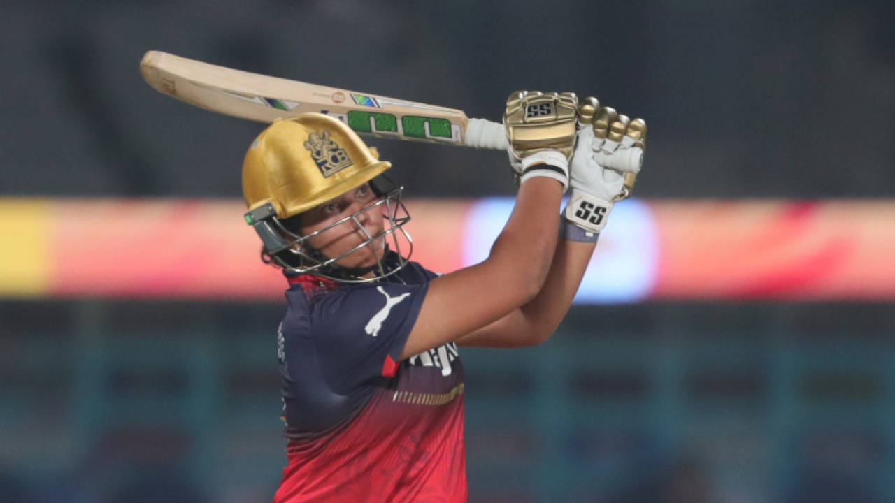 Richa Ghosh smacked four fours and a six off one Ashleigh Gardner over, Gujarat Giants vs Royal Challengers Bangalore, WPL 2025, Vadodara, February 14, 2025