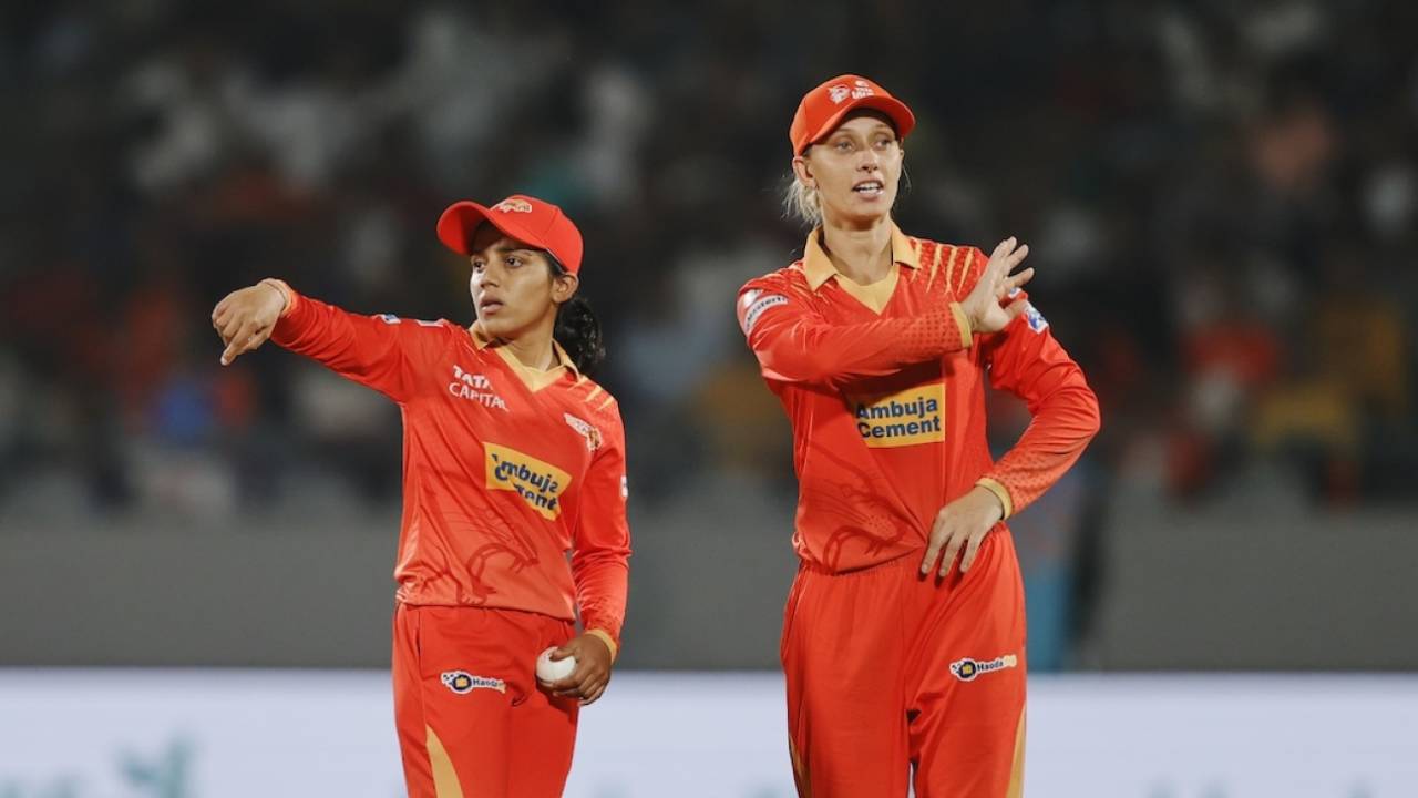Tanuja Kanwar and Ashleigh Gardner set the field, Gujarat Giants vs Mumbai Indians, WPL 2025, February 18, 2025