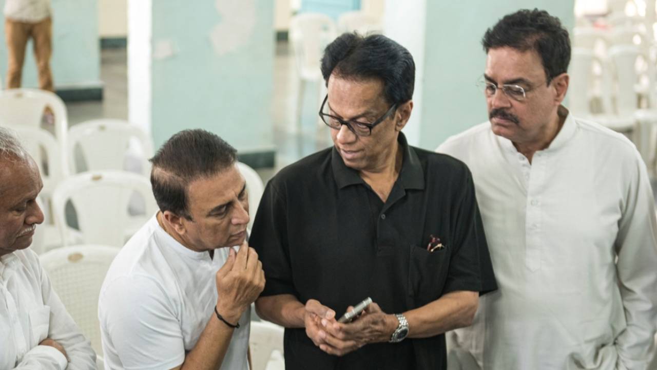 Sunil Gavaskar, Milind Rege and Dilip Vengsarkar during the funeral of Bapu Nadkarni, Mumbai, January 19, 2020