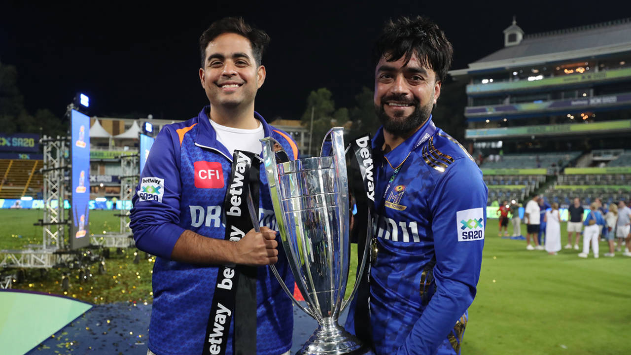 Akash Ambani and Rashid Khan pose with the trophy, MI Cape Town vs Sunrisers Eastern Cape, final, SA20, Johannesburg, February 8, 2025