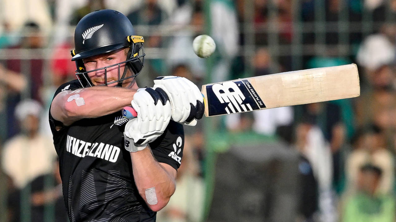Glenn Phillips muscles one away on his way to 61 off 39, Pakistan vs New Zealand, ICC Men's Champions Trophy, Karachi, February 19, 2025