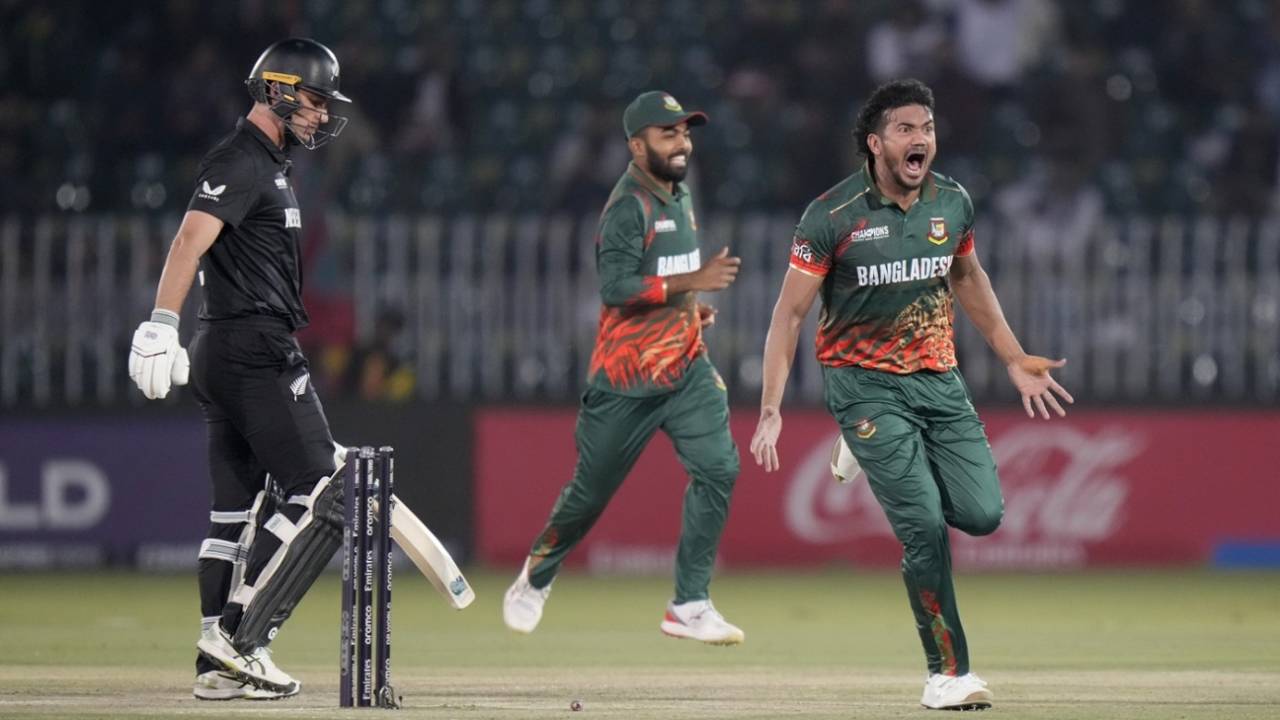 Taskin Ahmed celebrates the dismissal of Will Young, Bangladesh vs New Zealand, Champions Trophy, Rawalpindi, February 24, 2025