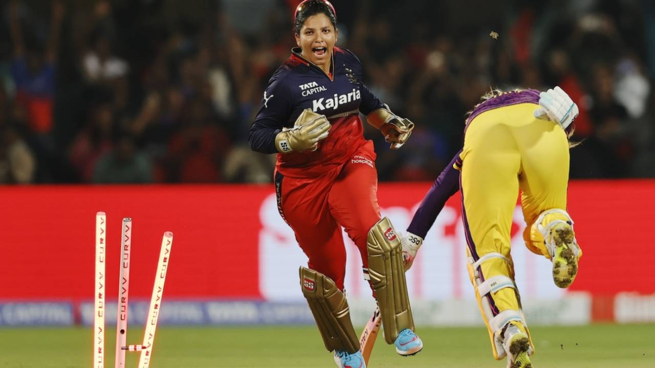 Richa Ghosh ran Sophie Ecclestone out for WPL's first Super Over, Royal Challengers Bengaluru vs UP Warriorz, WPL 2025, Bengaluru, February 24, 2025