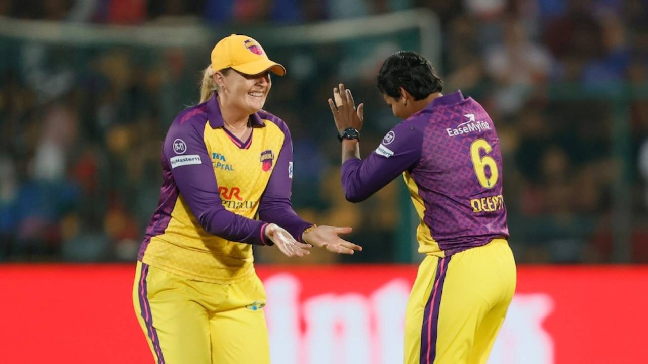 Sophie Ecclestone and Deepti Sharma get together after dismissing Smriti Mandhana, Royal Challengers Bengaluru vs UP Warriorz, WPL 2025, Bengaluru, February 24, 2025