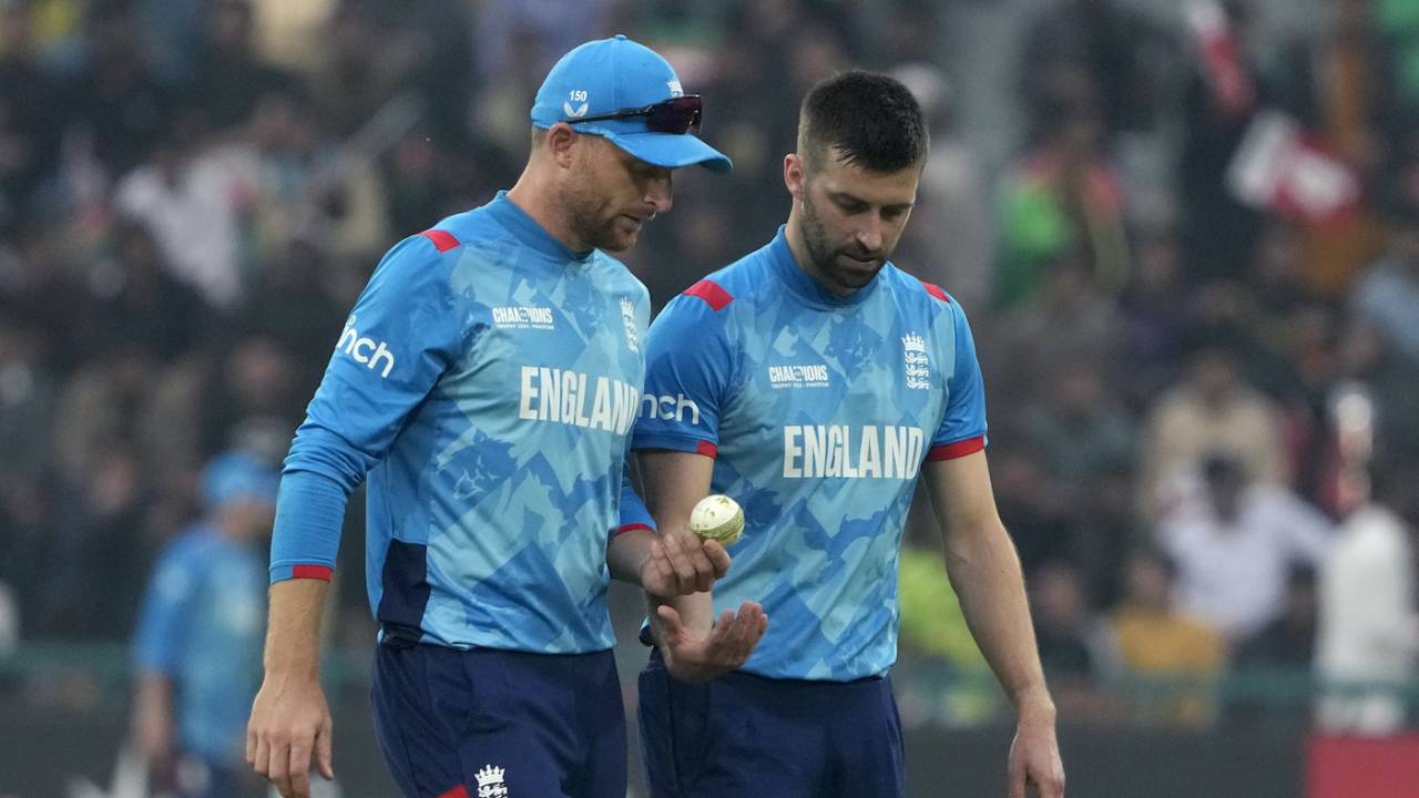 Jos Buttler had to manage Mark Wood carefully as the bowler had an issue with his left knee, Gaddafi Stadium, Lahore, ICC Champions Trophy, February 26, 2025