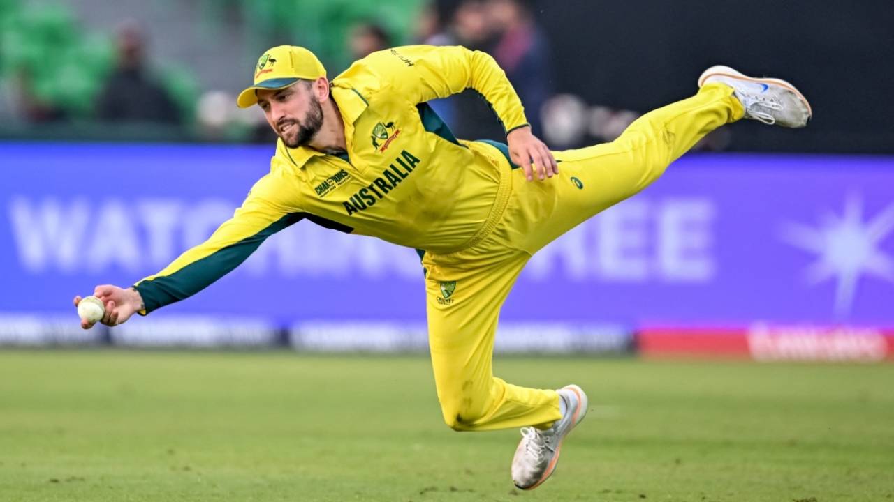 Matthew Short put down a tough chance off Gulbadin Naib's bat, Afghanistan vs Australia, Champions Trophy, Lahore, February 28, 2025