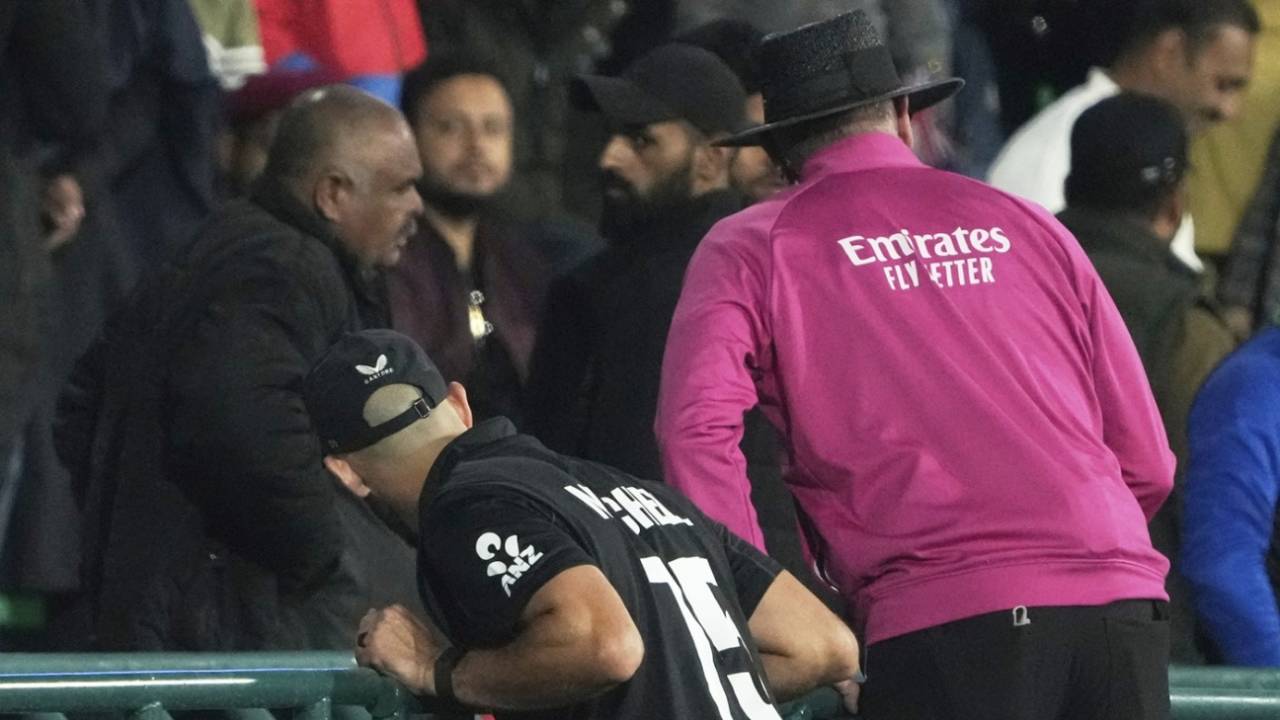 Where's the ball? Daryl Mitchell and umpire Paul Reiffel investigate, New Zealand vs South Africa, Champions Trophy semi-final, Lahore, March 5, 2025