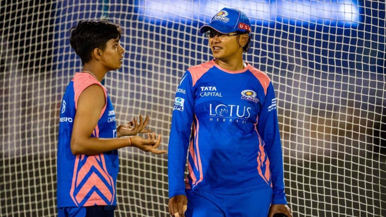Sanskriti Gupta chats with batting coach Devika Palshikar, WPL 2025, Mumbai, March 8, 2025