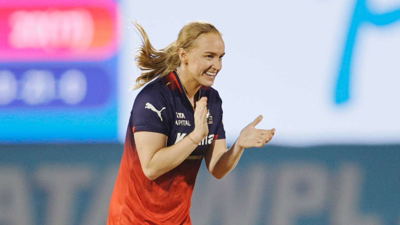 Kim Garth celebrates the big wicket of Harmanpreet Kaur, Mumbai Indians vs Royal Challengers Bengaluru, WPL 2025, March 11, 2025