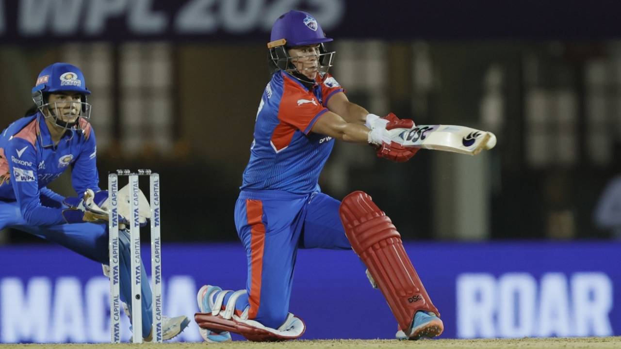 Marizanne Kapp brings out the sweep, Mumbai Indians vs Delhi Capitals, WPL 2025, final, Mumbai, March 15, 2025