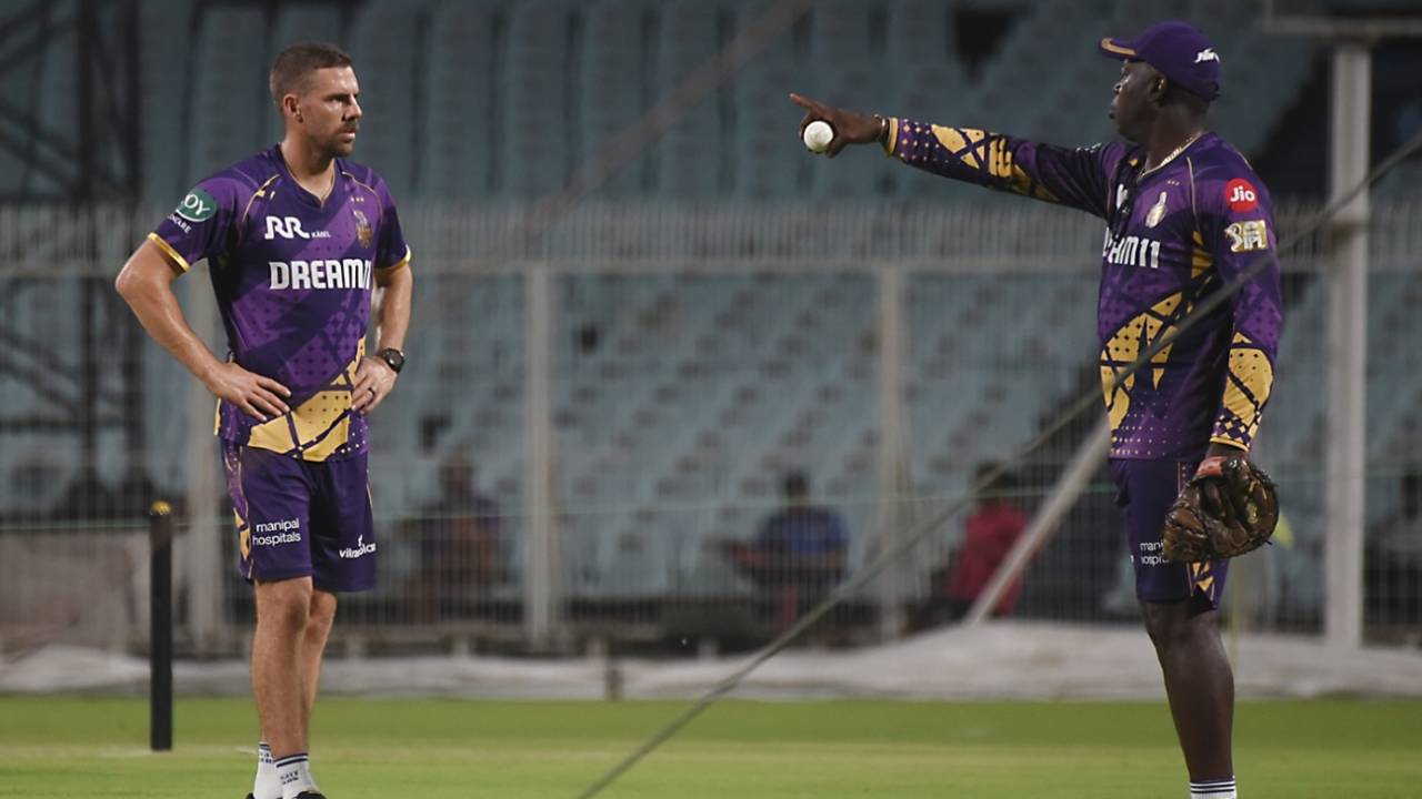 Anrich Nortje has a chat with Ottis Gibson, Kolkata, March 17, 2025