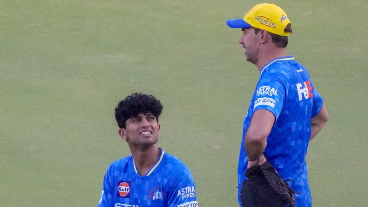 Rachin Ravindra has a chat with Stephen Fleming, Chennai, March 20, 2025