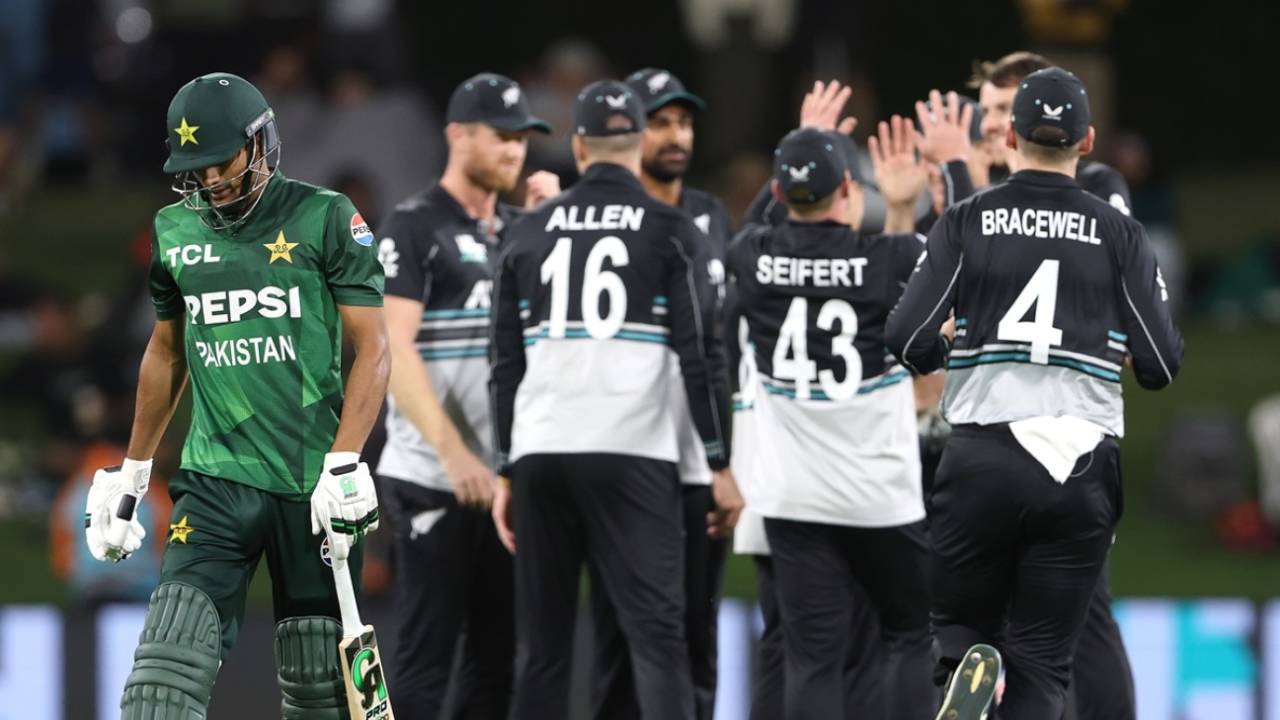 Hasan Nawaz walks away as New Zealand celebrate the early wicket, New Zealand vs Pakistan, 4th T20I, Mount Maunganui, March 23, 2025