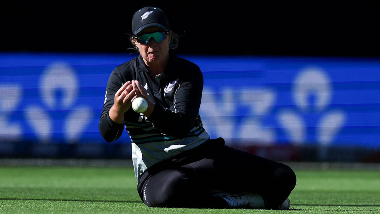 Brooke Halliday shells one of multiple chances New Zealand missed, New Zealand vs Australia, 3rd T20I, Wellington, March 26, 2025