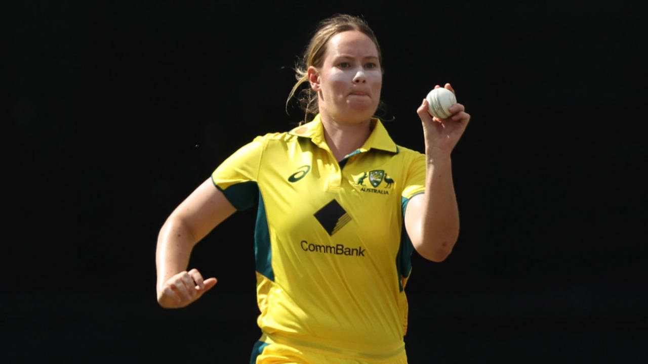 Lauren Cheatle took two wickets in the chase, Australia A vs England A, 1st T20, Hurstville Oval, March 26, 2025