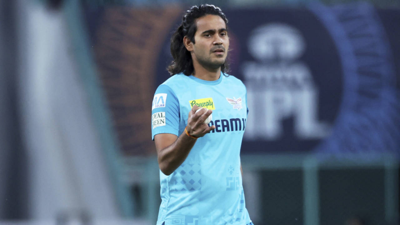 Digvesh Rathi warms up, Lucknow Super Giants vs Punjab Kings, IPL, Lucknow, April 1, 2025