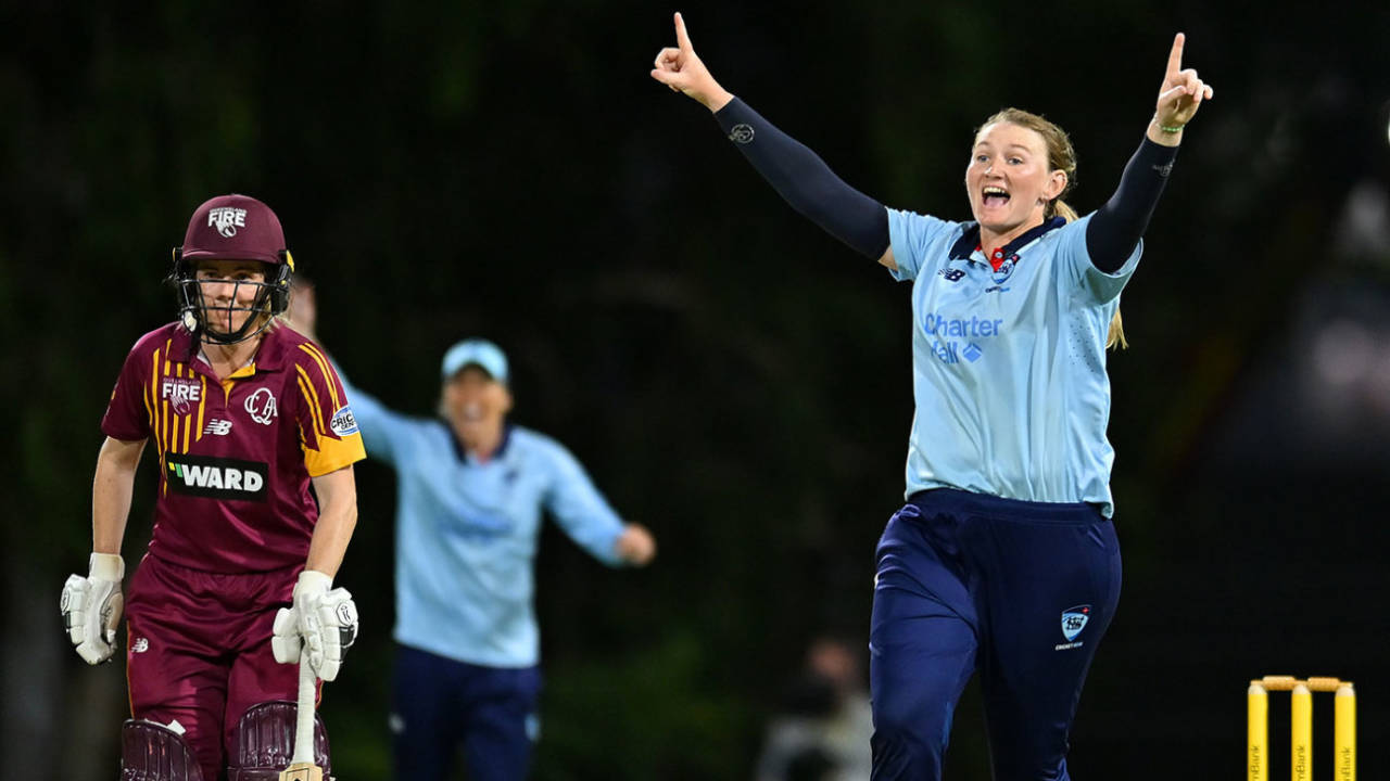 Sammy-Jo Johnson played a key role with the ball, Queensland vs New South Wales, WNCL, final, Allan Border Field, March 2, 2025