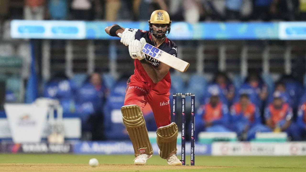 Devdutt Padikkal hits down the ground, Mumbai Indians vs Royal Challengers Bengaluru, IPL 2025, Wankhede, April 7, 2025