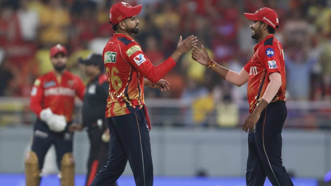 Shreyas Iyer congratulates Yash Thakur after the final over, Punjab Kings vs Chennai Super Kings, IPL 2025, Mullanpur, April 8, 2025