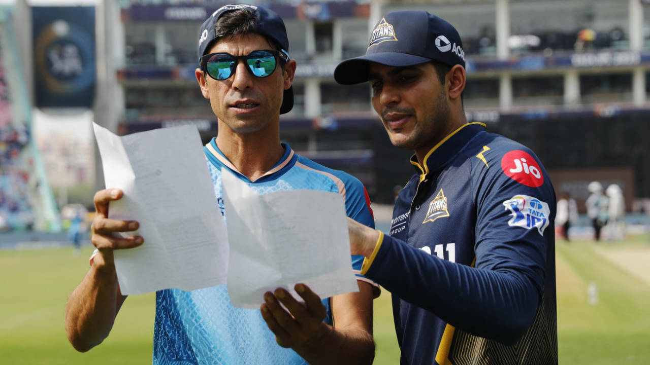 Shubman Gill goes through the team sheets with Ashish Nehra, Lucknow Super Giants vs Gujarat Titans, IPL, Lucknow, April 12, 2025