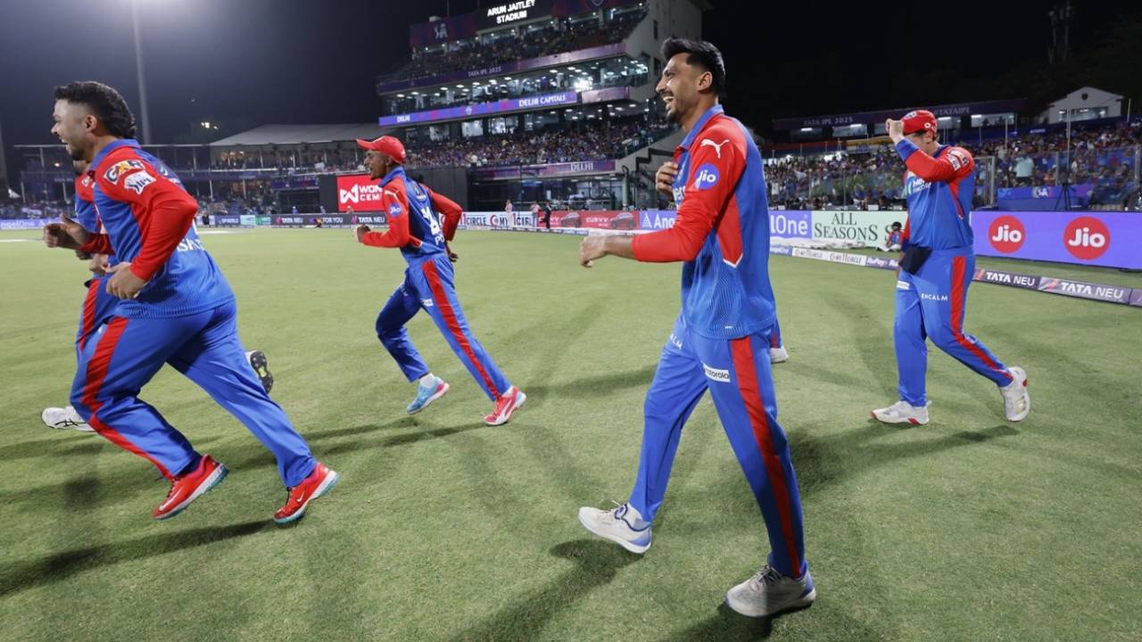 Delhi Capitals captain Axar Patel and his players walk out, Delhi Capitals vs Mumbai Indians, IPL 2025, Delhi, April 13, 2025