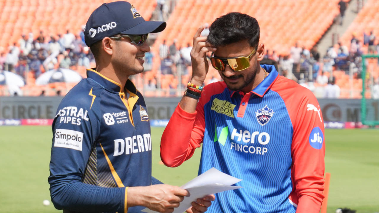Shubman Gill and Axar Patel exchange team sheets, Gujarat Titans vs Delhi Capitals, IPL, Ahmedabad, April 19, 2025