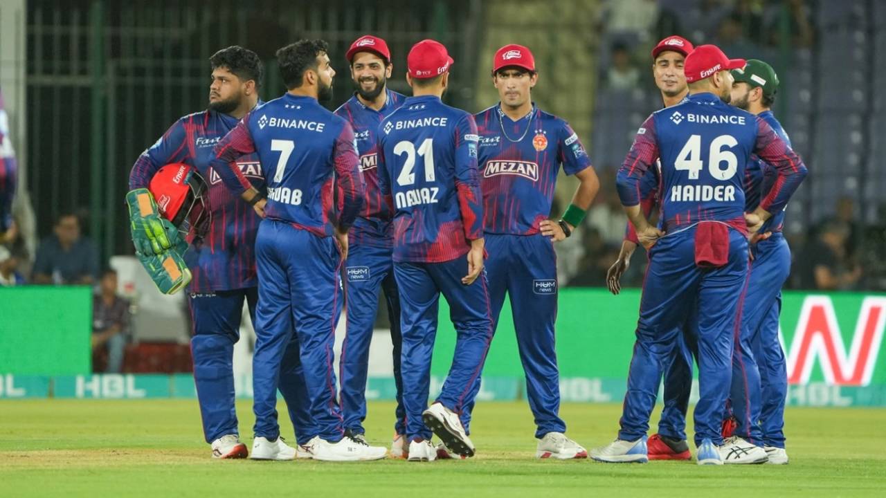 The Islamabad United players celebrate a wicket, Karachi Kings vs Islamabad United, PSL 2025, Karachi, April 20, 2025