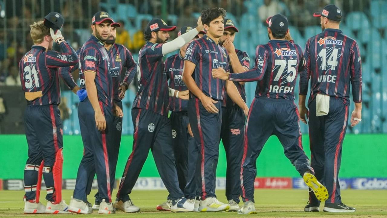 Mir Hamza struck in the powerplay, Karachi Kings vs Peshawar Zalmi, PSL, Karachi, April 21, 2025