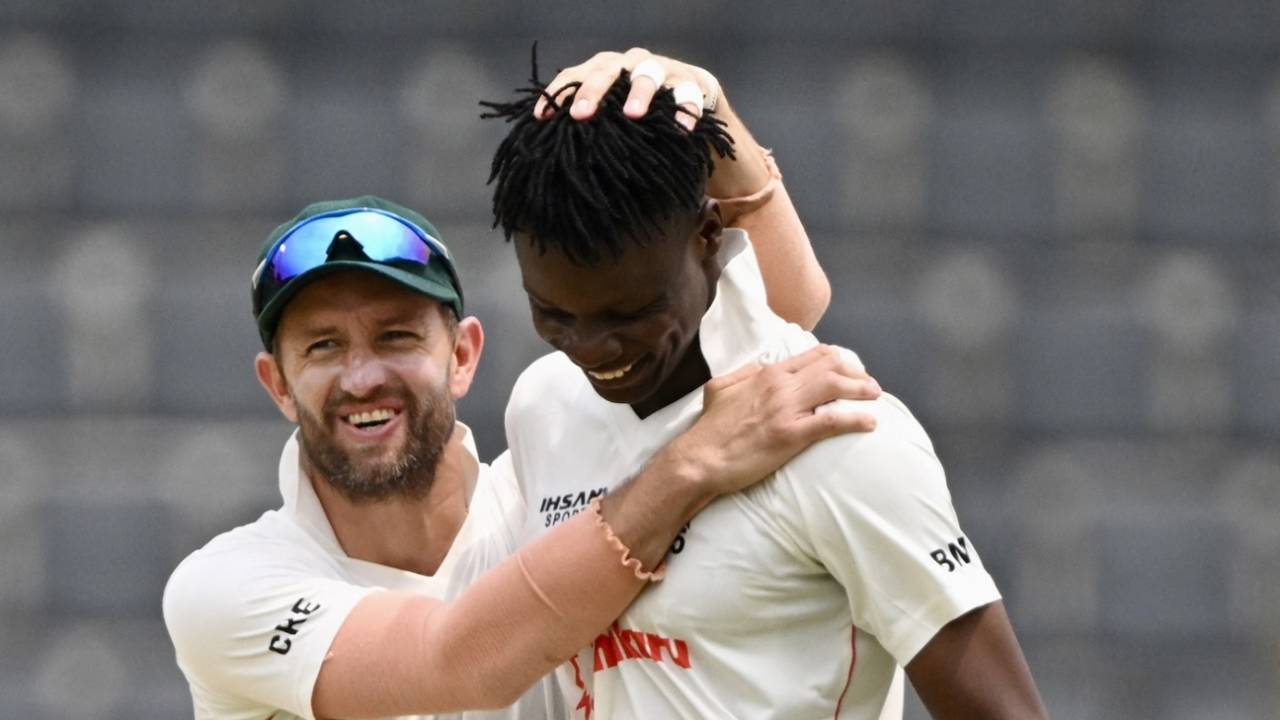 Craig Ervine congratulates Blessing Muzarabani after he completed his six-for, Bangladesh vs Zimbabwe, 1st Test, Sylhet, 4th day, April 23, 2025
