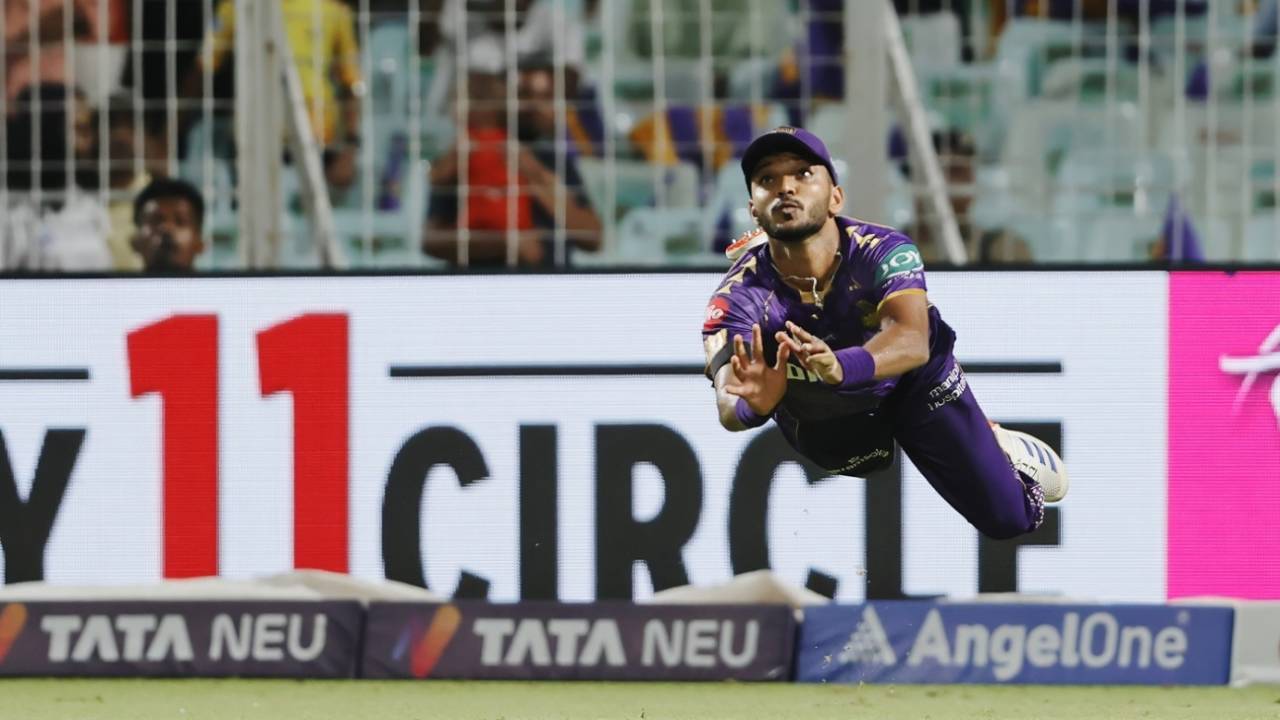 Chetan Sakariya puts in a dive, Kolkata Knight Riders vs Punjab Kings,  Kolkata, IPL 2025, April 26, 2025