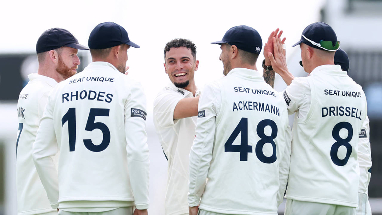 Codi Yusuf celebrates a wicket with his Durham team-mates, Worcestershire vs Durham, County Championship, Division One, New Road, April 25, 2025