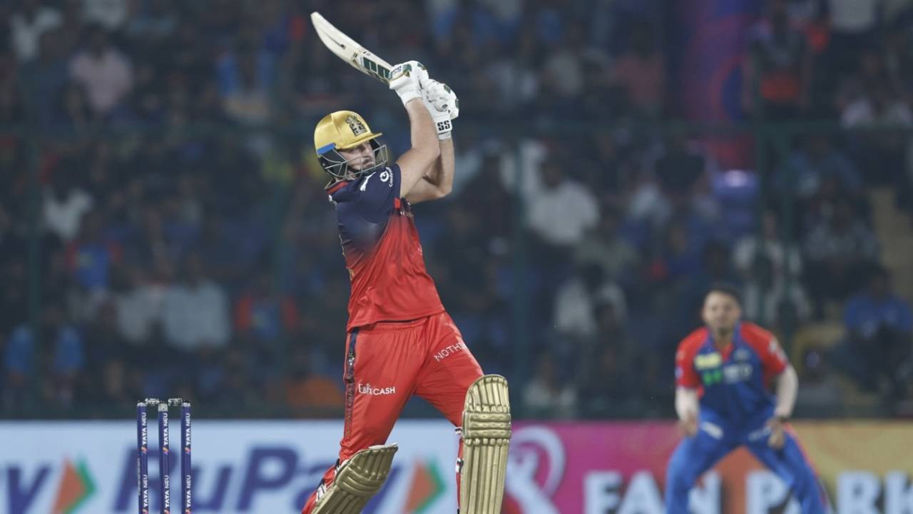 Tim David whacks a high full-toss over the leg side, Delhi Capitals vs Royal Challengers Bengaluru, IPL 2025, Delhi, April 27, 2025