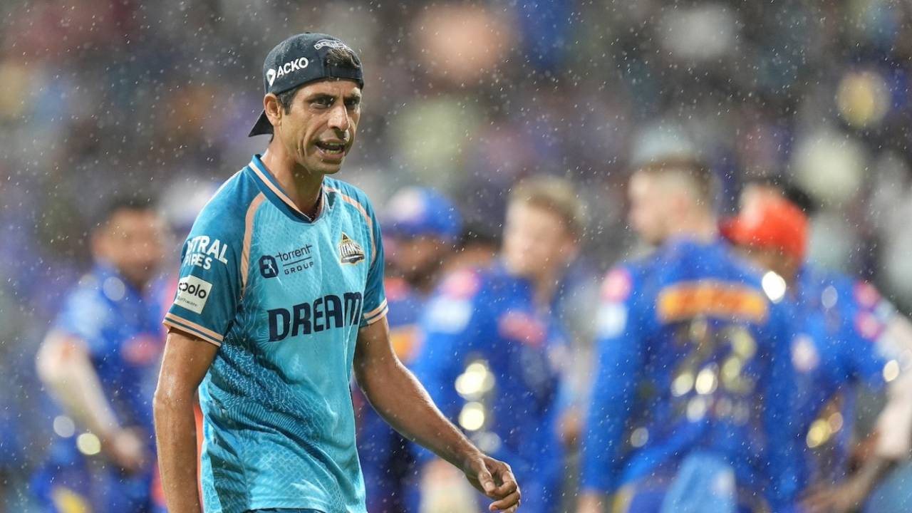 Ashish Nehra doesn't seem to mind the rain, Mumbai Indians vs Gujarat Titans, IPL 2025, Mumbai, May 6, 2025
