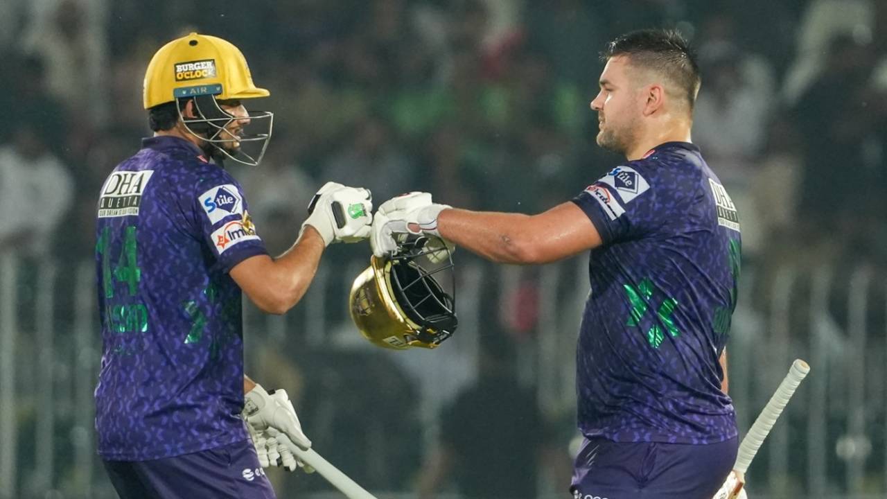 Hasan Nawaz and Rilee Rossouw get together, Islamabad United vs Quetta Gladiators, PSL 2025, Rawalpindi, May 7, 2025