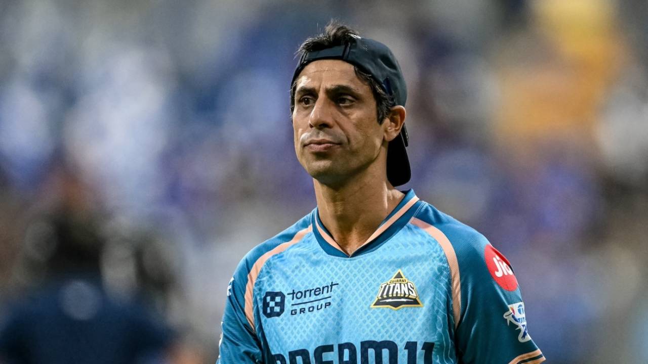 Ashish Nehra before the start of the game, Mumbai Indians vs Gujarat Titans, IPL 2025, Mumbai, May 6, 2025