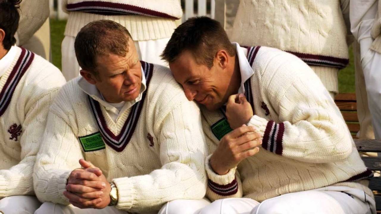 Marcus Trescothick cuddles up to Michael Burns at the Somerset photocall, Taunton County Ground, April 10, 2002