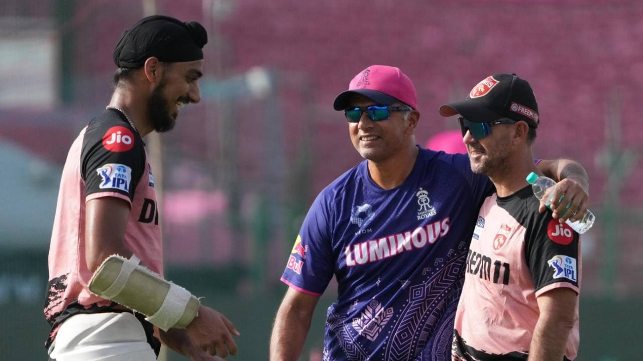 Arshdeep Singh shares a light moment with Rahul Dravid and Ricky Ponting, Rajasthan Royals vs Punjab Kings, IPL, Jaipur, May 15, 2025