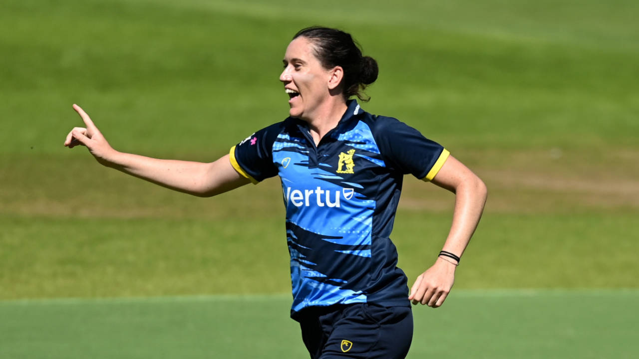 Emily Arlott has been in the wickets for Warwickshire, April 30, 2025