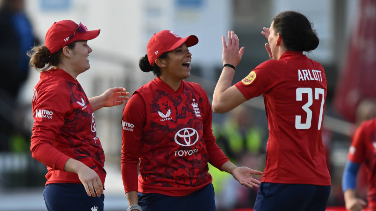 Em Arlott claimed three wickets to set up victory, England vs West Indies, 2nd women's T20I, Hove, May 23, 2025
