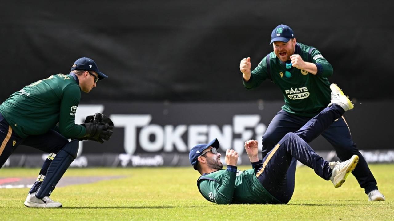 Paul Stirling celebrates Andrew Balbirnie's catch that dismissed Evin Lewis, Ireland vs West Indies, 3rd ODI, Dublin, May 25, 2025