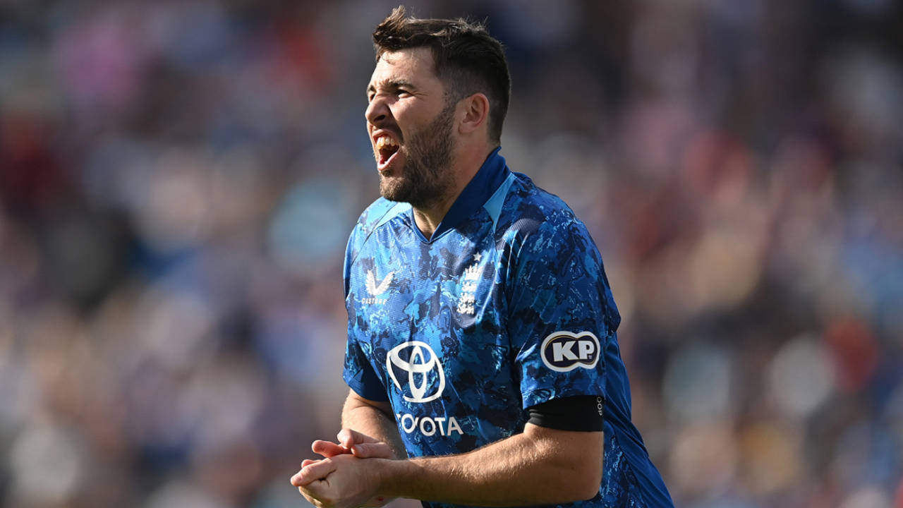 Jamie Overton went off with an apparent finger dislocation, England vs West Indies, 1st Men's ODI, Edgbaston, May 29, 2025