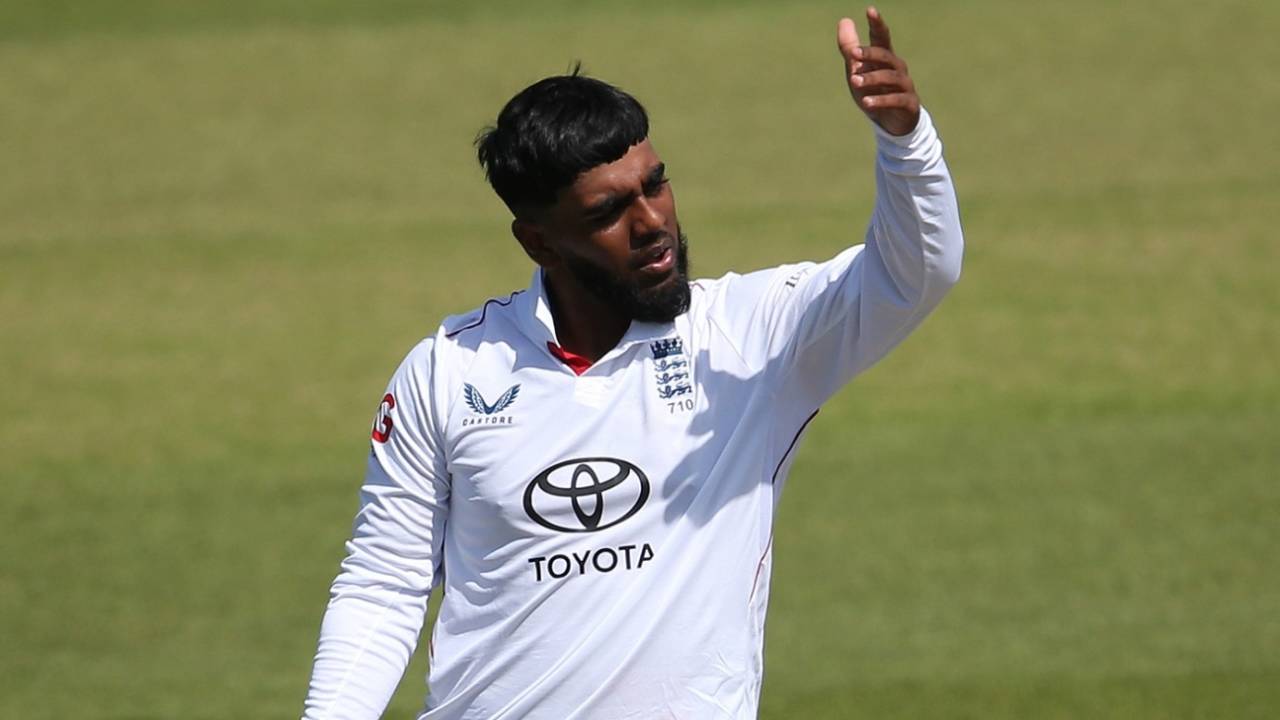 Rehan Ahmed adjusts his field, England Lions vs India A, 1st unofficial Test, Canterbury, 1st day, May 30, 2025